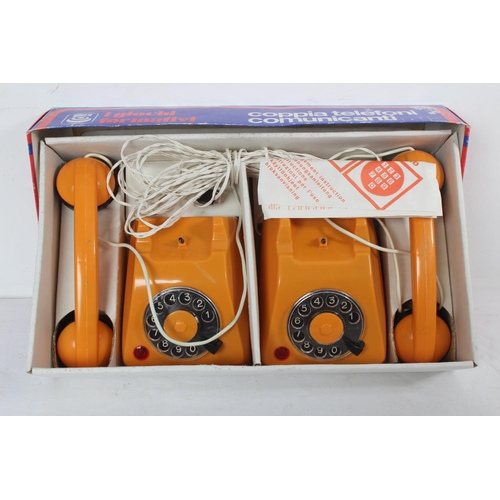 181 - A vintage Coppua Telefoni Comunicanti toy telephone / intercom set, near mint and boxed with instruc... 