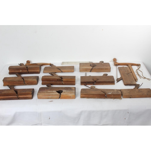 237 - A lot of antique wooden angle planes.