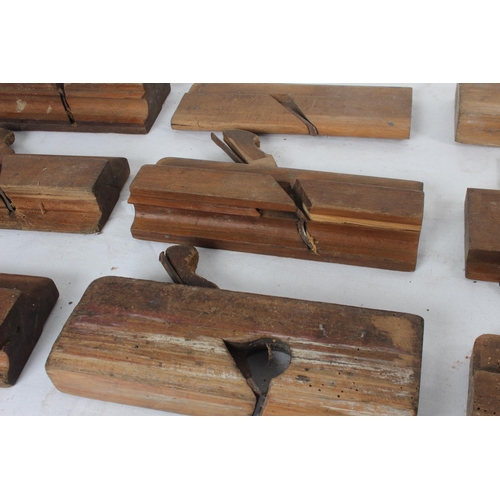 237 - A lot of antique wooden angle planes.