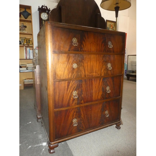 441 - A vintage/ antique chest of drawers.