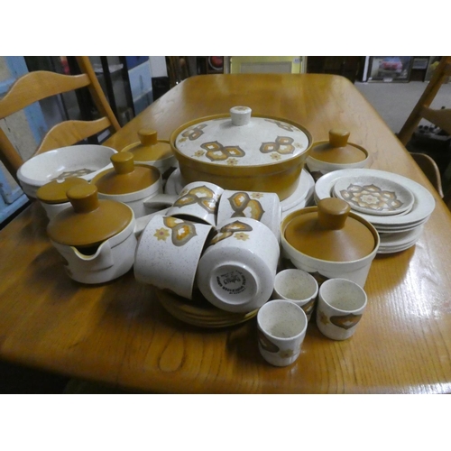 449 - A vintage/ retro Palissy dinner set & more.