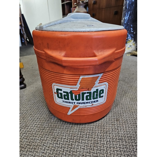 472 - A vintage/ retro Gatorade cooler, measuring 42cm height.