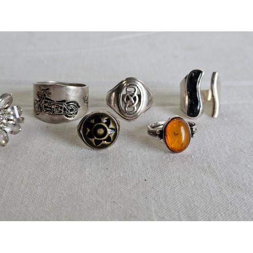 373 - A collection of 8 silver dress rings.