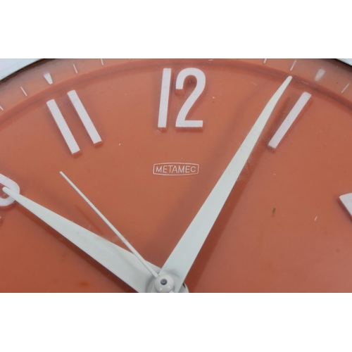 174 - A vintage Metamec wall clock, measuring 22cm.