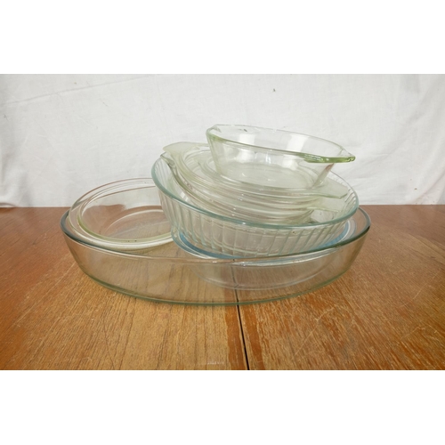 134 - A mixed lot of vintage Pyrex dishes and more.