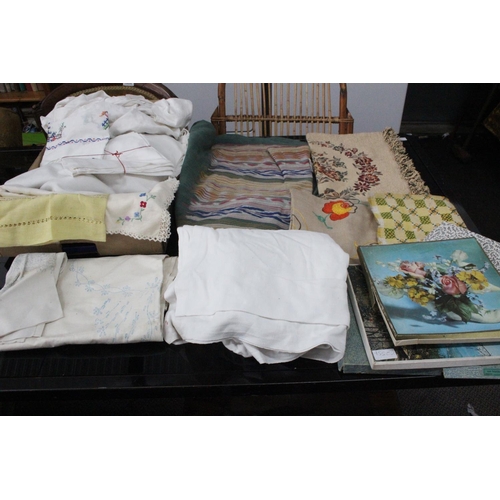 529 - A collection of vintage linins and fabrics.