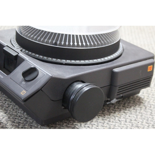 513 - A Kodak Ektalite 1000 slide projector.