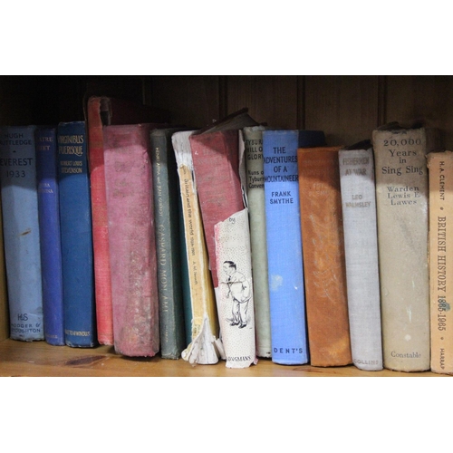 514 - A large collection of antique and vintage books.