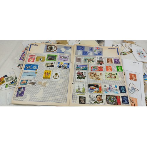 140 - A World Stamp Album and contents, Diamond Jubilee H.H. Sir Ibrahim Sultan of Johore 17th September 1... 