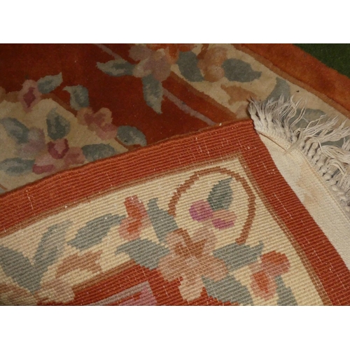 572 - A decorative vintage rug.