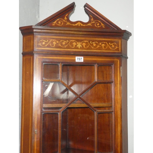 135 - A stunning antique mahogany corner cabinet with inlay detail, measuring 197cm x 70cm.