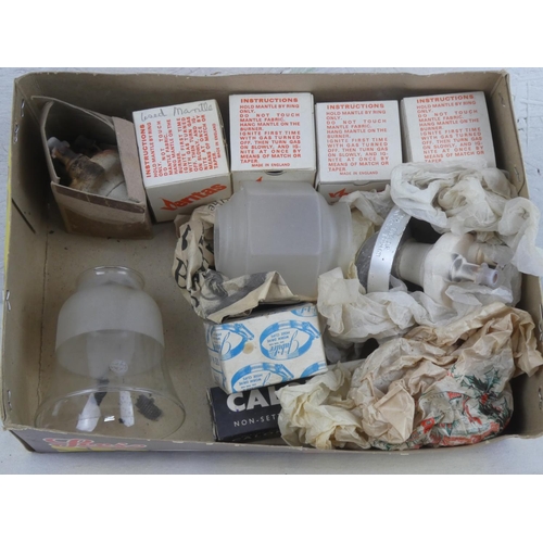 179 - A vintage Lee's Snowballs cardboard box containing gas lamp fittings, globes etc.