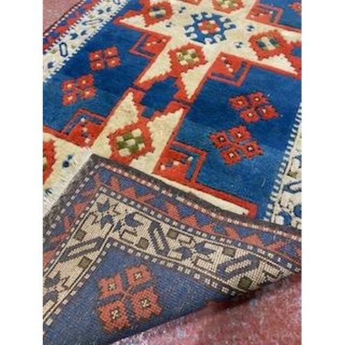 185 - A decorative floor rug, measuring 212cm x 132cm.