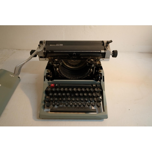 283 - An Olivetti 82 typewriter.