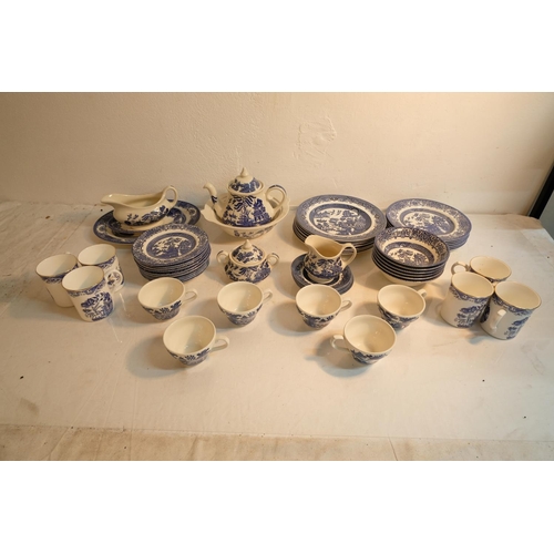 310 - A set of six Crown Trent 'Old Willow' pattern mugs, a large lot of assorted 'Old Willow' pattern tea... 