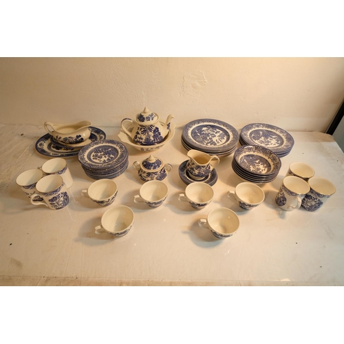 310 - A set of six Crown Trent 'Old Willow' pattern mugs, a large lot of assorted 'Old Willow' pattern tea... 