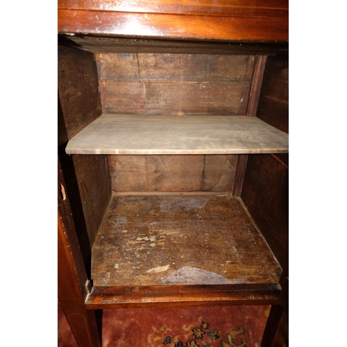 324 - A stunning antique mahogany and inlay sideboard with gallery back. Measuring 92x189x49cm