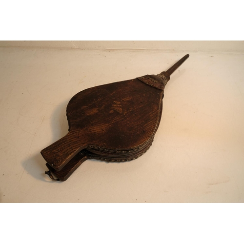 83 - A large pair of antique oak fire bellows (a/f), measuring 60cm.