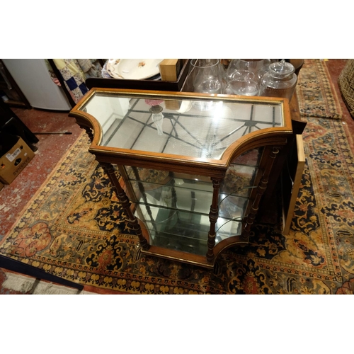 330 - A superb antique Howard & Sons display cabinet with mirror top and gilt detail, measuring 83cm x 38c... 