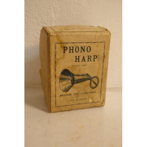 340 - A rare boxed vintage 'Phono Harp'.