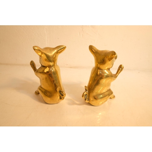 370 - Two brass ornamental pigs, measuring 17cm.