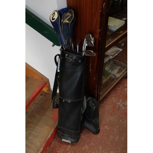 377 - A vintage set of golf clubs with Billy Cooper golf clubs.