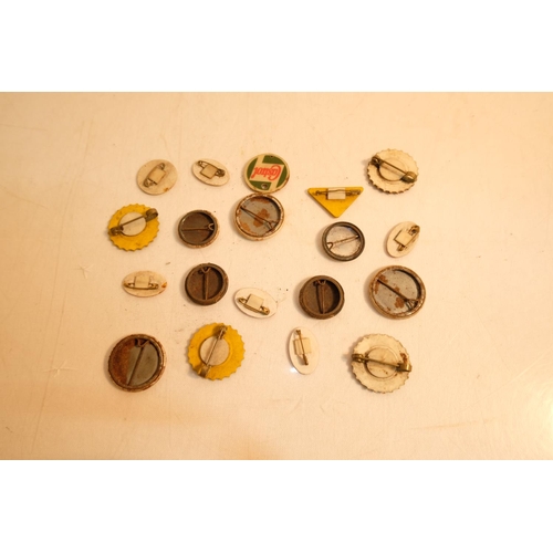 403 - A lot of vintage collectors badges including Staminol, Mobilgas, Shell and more.