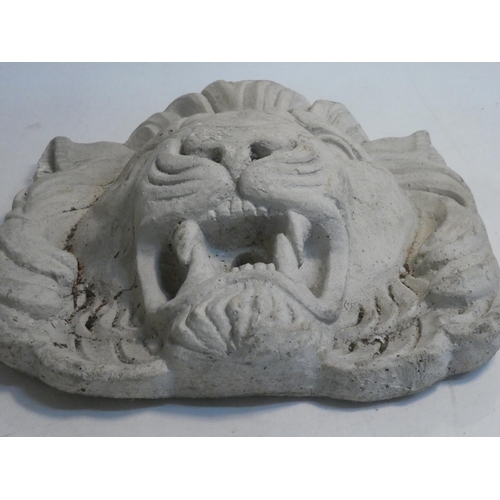 462 - A plaster fountain/wall mask of a lions head.