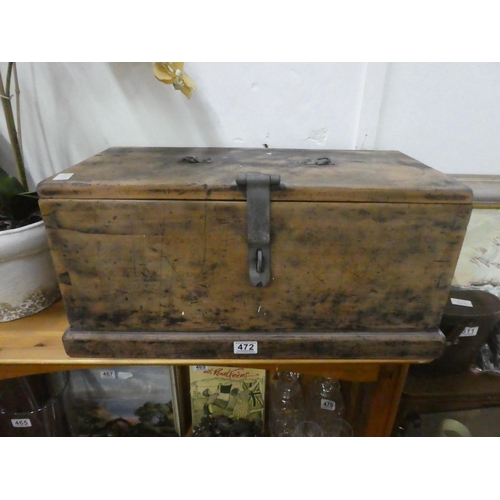 472 - A wooden trunk, measuring 63cm x 30xm x 33cm.