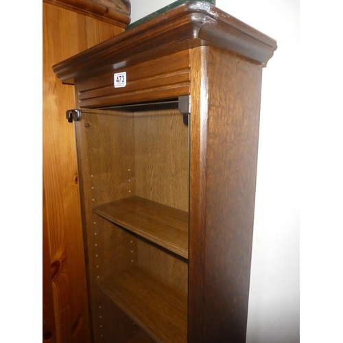 473 - An oak slimline unit with two glass doors, measuring 19cm x 169cm x 41cm.