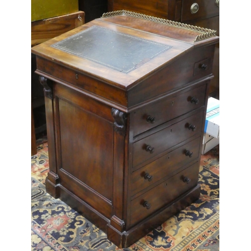 290 - A stunning antique davenport desk. Measuring 55x84x48cm