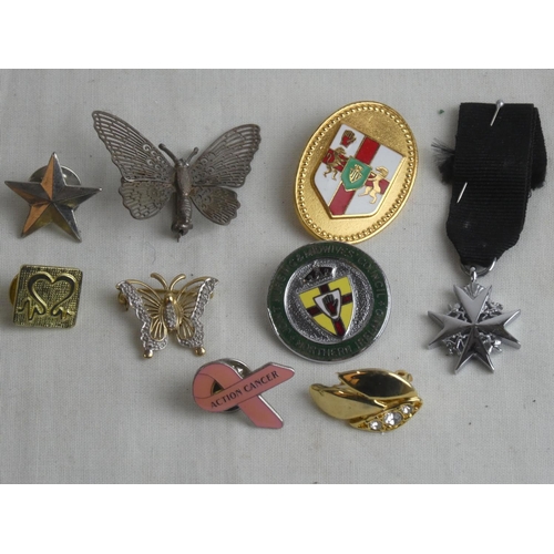 61 - A miniature wooden chest containing two butterfly brooches, badges etc.