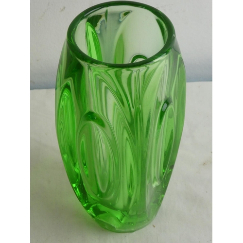 97 - A vintage green glass vase, measuring 20cm x 8cm.