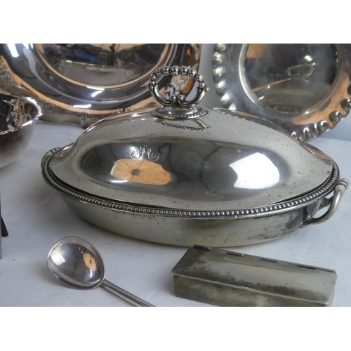 116 - A lot of plated ware including an engraved lidded vegetable dish, a swing handled dish, a pill box, ... 