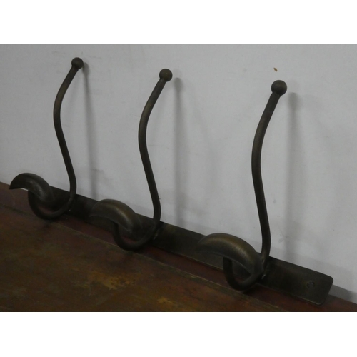 140 - A modern coat rack, 54cm.