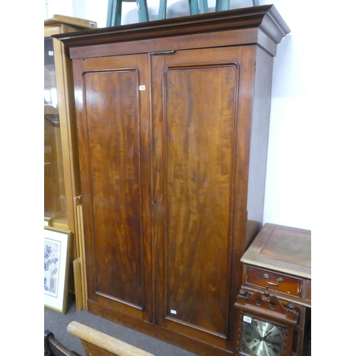 153 - A stunning antique/ Victorian mahogany wardrobe.