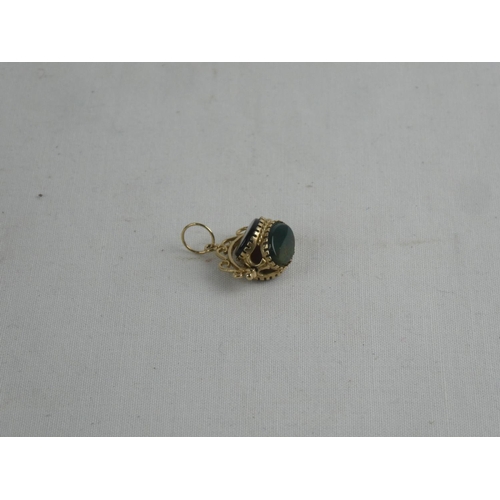 181 - A 9ct gold swivel pendant.