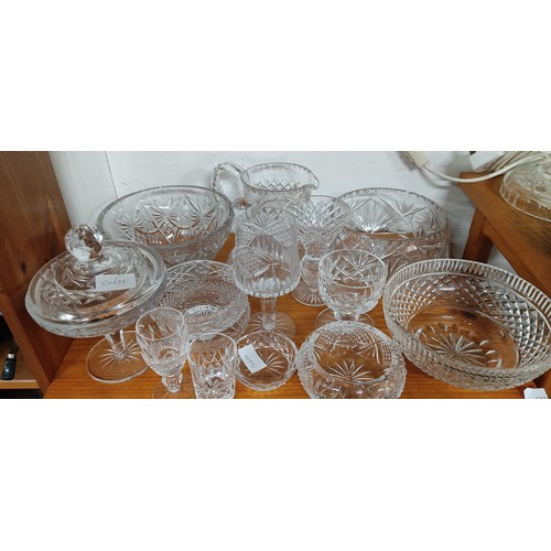 101 - An assortment of Irish crystal and glass items to include Tyrone, Cavan and more.