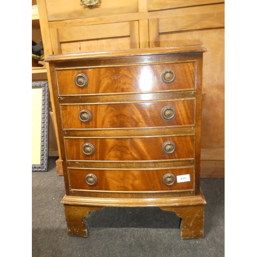 210 - A small chest of four drawers, measuring 32cm x 45cm x 60cm.