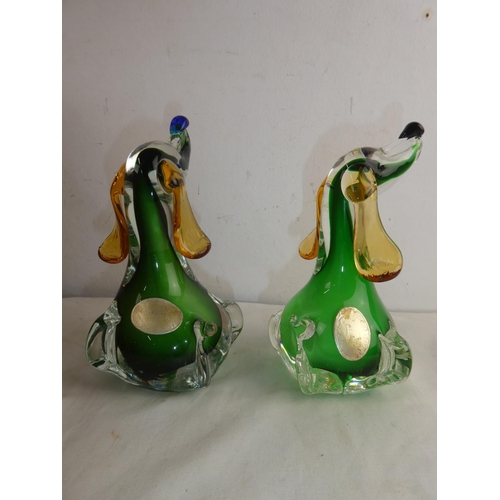 225 - A pair of vintage Murano glass dogs, with original stickers.