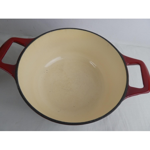 273 - A vintage Le Creuset 16 casserole pot (a/f) and La Cuisine enamel cast iron casserole dish.