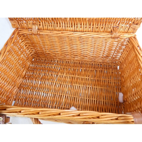 279 - A Fortnum & Mason picnic basket.