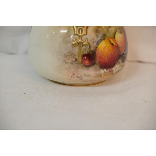 177 - A stunning hand painted Royal Worcester lidded pot pourri signed Ricketts, measuring 4.5