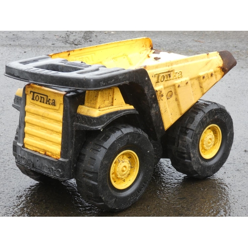 106 - A large Tonka dump truck.