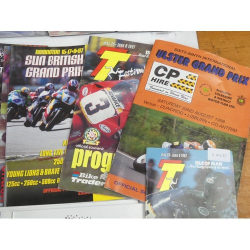 101 - A large collection of North West 200, Ulster Grand Prix, Isle of Man souvenir magazines and similar ... 