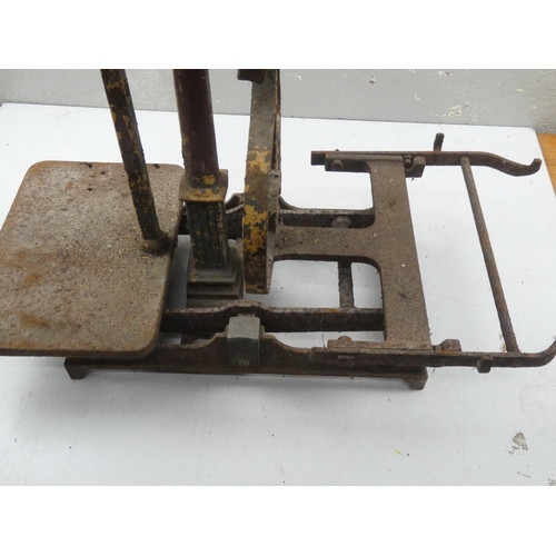 178 - A set of decorative antique Avery shop scales for restoration.