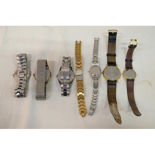 534 - An assortment of fashion wrist watches.