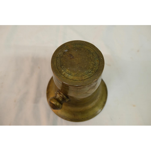 539 - An 18th century bronze mortar with handles and banding.