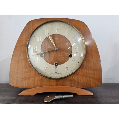 514 - A vintage Smiths Westminster chime mantle clock.