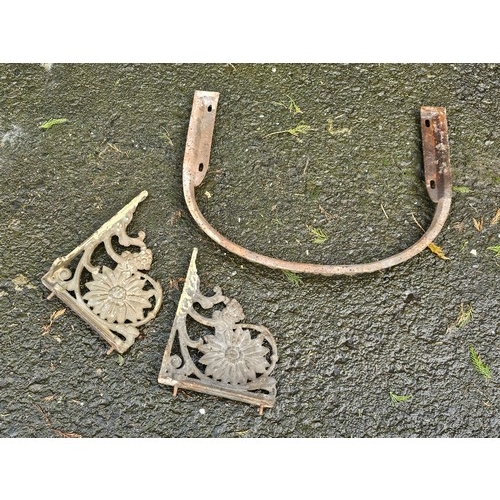 543 - A pair of decorative antique cast iron brackets.